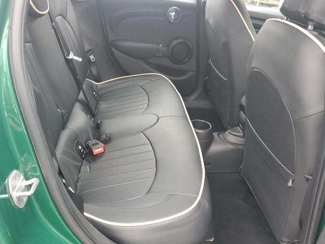 ＭＩＮＩ クーパー　雹害車両　女性ワンオーナー　ディーラー点検整備記録　純正ナビ　クリアランスソナー付きバックカメラ　インテリジェントセーフティー　シートシーター　シートカバー（47枚目）
