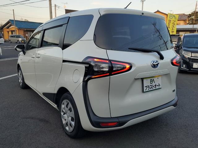 シエンタ ハイブリッドG クエロ ワンオーナー ディーラー点検整備記録 純正ナビ バックカメラ ETC トヨタセーフティーセンス 両側パワースライド ハーフレザーシート 運転席助手席シートヒーター LEDヘッドライト(10枚目)