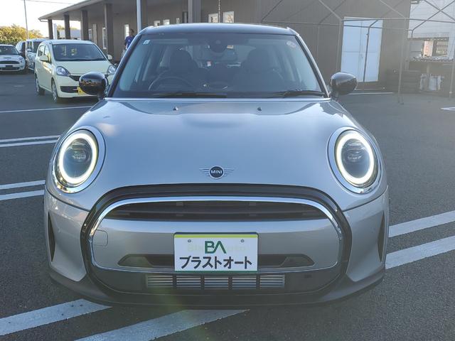 ＭＩＮＩ クーパー　ファーストパッケージエッセンシャル・トリム　雹害車両　認定中古車女性オーナー　ディラー点検整備記録　カープレイ　ミラー型ＥＴＣ　シートヒーター　インテリジェントセーフティー　スペアキー（3枚目）