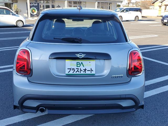 ＭＩＮＩ クーパー　ファーストパッケージエッセンシャル・トリム　雹害車両　認定中古車女性オーナー　ディラー点検整備記録　カープレイ　ミラー型ＥＴＣ　シートヒーター　インテリジェントセーフティー　スペアキー（4枚目）