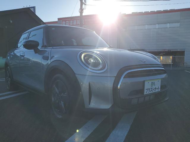 ＭＩＮＩ クーパー　ファーストパッケージエッセンシャル・トリム　雹害車両　認定中古車女性オーナー　ディラー点検整備記録　カープレイ　ミラー型ＥＴＣ　シートヒーター　インテリジェントセーフティー　スペアキー（7枚目）