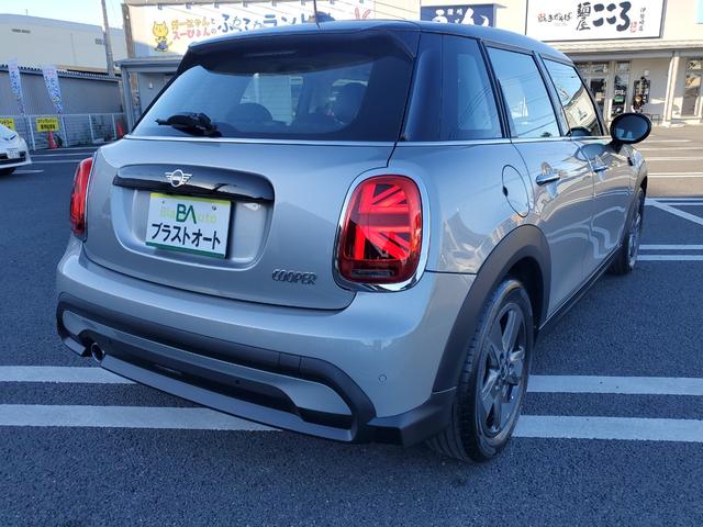ＭＩＮＩ クーパー　ファーストパッケージエッセンシャル・トリム　雹害車両　認定中古車女性オーナー　ディラー点検整備記録　カープレイ　ミラー型ＥＴＣ　シートヒーター　インテリジェントセーフティー　スペアキー（9枚目）