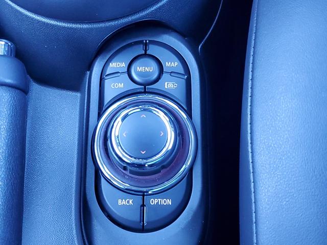 ＭＩＮＩ クーパー　ファーストパッケージエッセンシャル・トリム　雹害車両　認定中古車女性オーナー　ディラー点検整備記録　カープレイ　ミラー型ＥＴＣ　シートヒーター　インテリジェントセーフティー　スペアキー（27枚目）