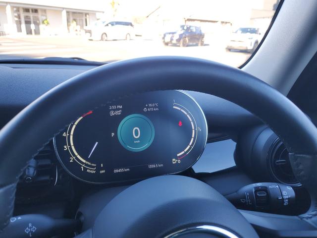 ＭＩＮＩ クーパー　ファーストパッケージエッセンシャル・トリム　雹害車両　認定中古車女性オーナー　ディラー点検整備記録　カープレイ　ミラー型ＥＴＣ　シートヒーター　インテリジェントセーフティー　スペアキー（31枚目）