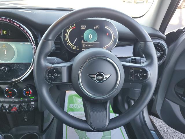ＭＩＮＩ クーパー　ファーストパッケージエッセンシャル・トリム　雹害車両　認定中古車女性オーナー　ディラー点検整備記録　カープレイ　ミラー型ＥＴＣ　シートヒーター　インテリジェントセーフティー　スペアキー（32枚目）