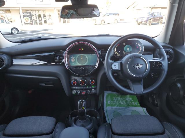 ＭＩＮＩ クーパー　ファーストパッケージエッセンシャル・トリム　雹害車両　認定中古車女性オーナー　ディラー点検整備記録　カープレイ　ミラー型ＥＴＣ　シートヒーター　インテリジェントセーフティー　スペアキー（33枚目）