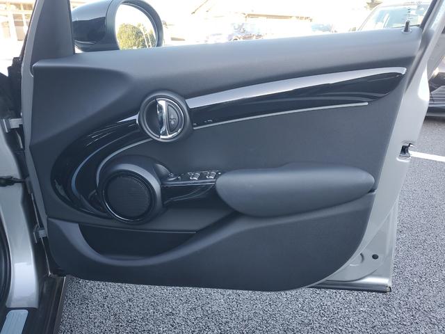 ＭＩＮＩ クーパー　ファーストパッケージエッセンシャル・トリム　雹害車両　認定中古車女性オーナー　ディラー点検整備記録　カープレイ　ミラー型ＥＴＣ　シートヒーター　インテリジェントセーフティー　スペアキー（36枚目）