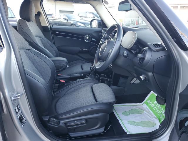 ＭＩＮＩ クーパー　ファーストパッケージエッセンシャル・トリム　雹害車両　認定中古車女性オーナー　ディラー点検整備記録　カープレイ　ミラー型ＥＴＣ　シートヒーター　インテリジェントセーフティー　スペアキー（40枚目）