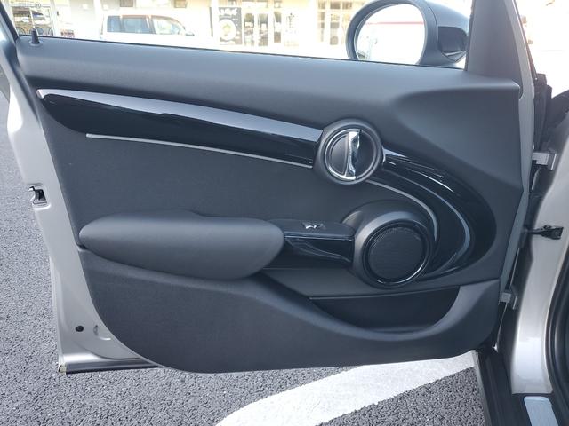 ＭＩＮＩ クーパー　ファーストパッケージエッセンシャル・トリム　雹害車両　認定中古車女性オーナー　ディラー点検整備記録　カープレイ　ミラー型ＥＴＣ　シートヒーター　インテリジェントセーフティー　スペアキー（43枚目）