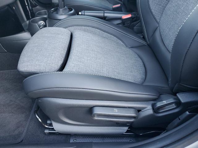 ＭＩＮＩ クーパー　ファーストパッケージエッセンシャル・トリム　雹害車両　認定中古車女性オーナー　ディラー点検整備記録　カープレイ　ミラー型ＥＴＣ　シートヒーター　インテリジェントセーフティー　スペアキー（44枚目）