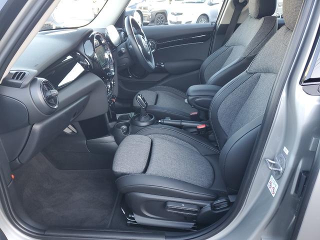 ＭＩＮＩ クーパー　ファーストパッケージエッセンシャル・トリム　雹害車両　認定中古車女性オーナー　ディラー点検整備記録　カープレイ　ミラー型ＥＴＣ　シートヒーター　インテリジェントセーフティー　スペアキー（46枚目）