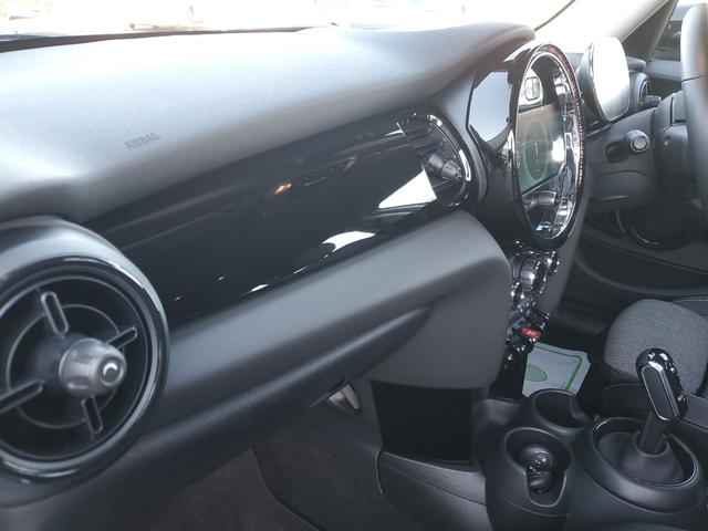 ＭＩＮＩ クーパー　ファーストパッケージエッセンシャル・トリム　雹害車両　認定中古車女性オーナー　ディラー点検整備記録　カープレイ　ミラー型ＥＴＣ　シートヒーター　インテリジェントセーフティー　スペアキー（47枚目）