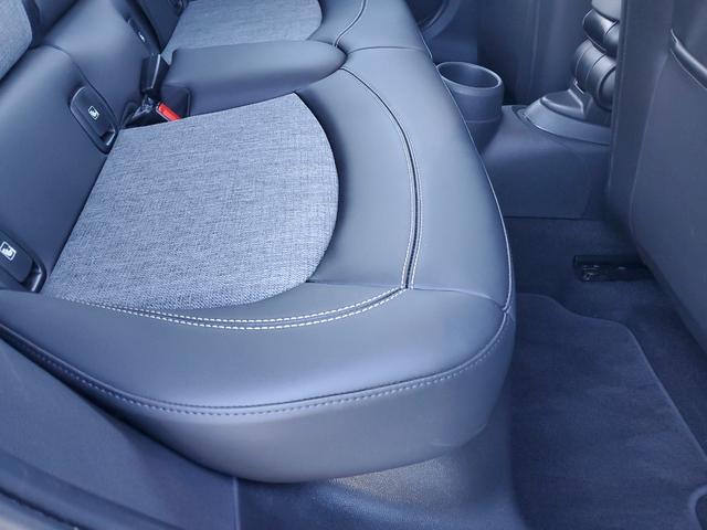 ＭＩＮＩ クーパー　ファーストパッケージエッセンシャル・トリム　雹害車両　認定中古車女性オーナー　ディラー点検整備記録　カープレイ　ミラー型ＥＴＣ　シートヒーター　インテリジェントセーフティー　スペアキー（48枚目）