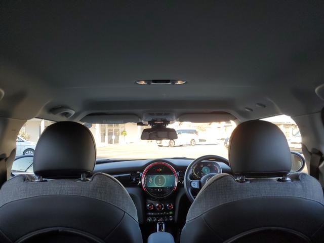 ＭＩＮＩ クーパー　ファーストパッケージエッセンシャル・トリム　雹害車両　認定中古車女性オーナー　ディラー点検整備記録　カープレイ　ミラー型ＥＴＣ　シートヒーター　インテリジェントセーフティー　スペアキー（50枚目）