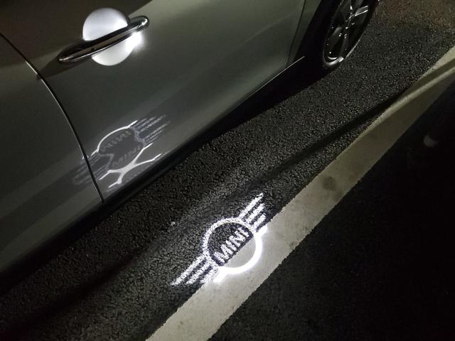 ＭＩＮＩ クーパー　ファーストパッケージエッセンシャル・トリム　雹害車両　認定中古車女性オーナー　ディラー点検整備記録　カープレイ　ミラー型ＥＴＣ　シートヒーター　インテリジェントセーフティー　スペアキー（57枚目）