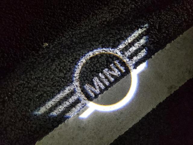 ＭＩＮＩ クーパー　ファーストパッケージエッセンシャル・トリム　雹害車両　認定中古車女性オーナー　ディラー点検整備記録　カープレイ　ミラー型ＥＴＣ　シートヒーター　インテリジェントセーフティー　スペアキー（58枚目）