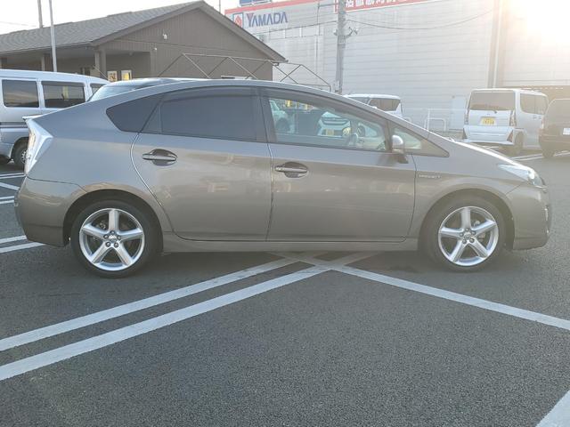 プリウス S LEDエディション 女性オーナー アルパインナビ アルパインリアモニター ETC バックカメラ 特別仕様車 17インチトヨタ純正アルミ(5枚目)