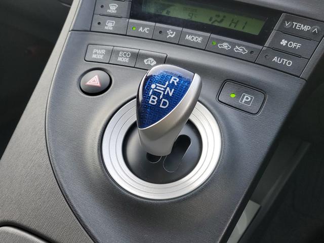 プリウス S LEDエディション 女性オーナー アルパインナビ アルパインリアモニター ETC バックカメラ 特別仕様車 17インチトヨタ純正アルミ(19枚目)