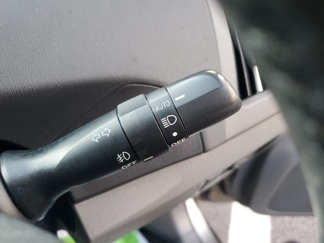 プリウス S LEDエディション 女性オーナー アルパインナビ アルパインリアモニター ETC バックカメラ 特別仕様車 17インチトヨタ純正アルミ(28枚目)