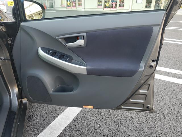 プリウス S LEDエディション 女性オーナー アルパインナビ アルパインリアモニター ETC バックカメラ 特別仕様車 17インチトヨタ純正アルミ(29枚目)