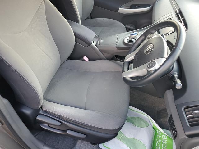 プリウス S LEDエディション 女性オーナー アルパインナビ アルパインリアモニター ETC バックカメラ 特別仕様車 17インチトヨタ純正アルミ(31枚目)