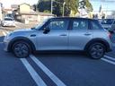 ＭＩＮＩ クーパー　ファーストパッケージエッセンシャル・トリム　雹害車両　認定中古車女性オーナー　ディラー点検整備記録　カープレイ　ミラー型ＥＴＣ　シートヒーター　インテリジェントセーフティー　スペアキー（6枚目）