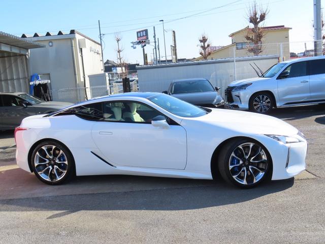 �k�b�̓R���Z�v�g�J�[�k�e�|�k�b�̃f�U�C�������`�[�t�ɂe�~�b�h�V�b�v���̗p�B����ɂ��^�����\���ゾ���łȂ��A�_�C�i�~�b�N�ȃv���|�[�V�������n���B����̒ǋ��ƃf�U�C���̖��͂���v���Đ��܂ꂽ�f�U�C���ł�