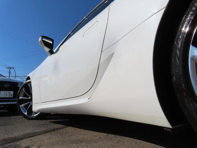 ���̗�������葖�s�Ɋ������{�f�B�`��͎ԑ̉��𗬂�镗���_�E���t�H�[�X�𐶂ݏo���`��ɂ��g�͂�}���L�͈͂Ƀt���b�g�������A���_�[�J�o�[����ʂ�A�ɂ₩�ɐ؂�オ�����o���p�[����փX���[�Y�ɓ��o�����