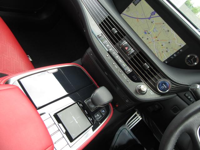 LS500hFスポ4WD1オナ赤革SR Dミラ TRDエアロ 4WD 1オナ 赤革SR 純ナビ地デジ LSS+ パノラミックV BSM Dミラー カラーHUD 禁煙車 TVジャンパ AC1500W 後席H パワトラ TRDエアロ(F・S・R・TR)&4本出マフラ(16枚目)