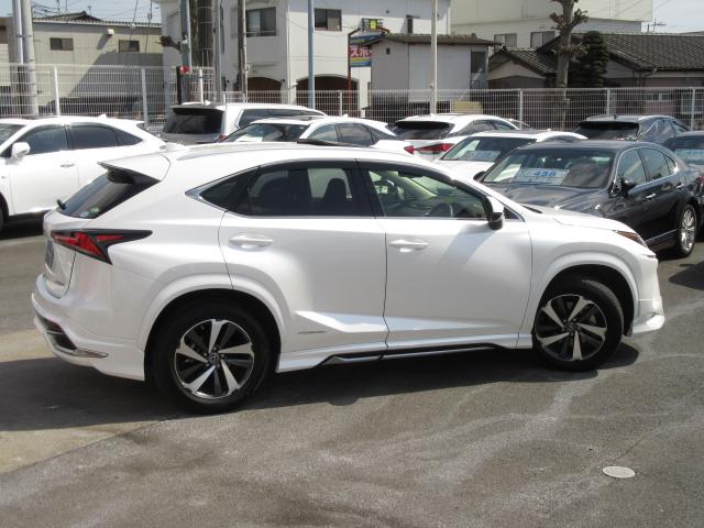 NX300hVerL4WD1オナ黒革SRパノラV モデエアロ 4WD 1オナ黒革SR ナビ地デジ LSS+ パノラミックV BSM PKSB カラーHUD 禁煙車 Dレコーダ エンスタ RCTA AHS 後席電動&H 3眼LED ルーフR 同色アーチ モデエアロ(6枚目)