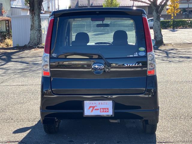 ステラ Ｌ　５速マニュアル　ＣＤオーディオ　キーレス　電動格納ミラー　キセノンライト　ドアバイザー　リアワイパー　ＡＢＳ　ダブルエアバッグ　エアコン　パワステ　パワーウインドウ　ワンオーナー車　純正１４インチＡＷ（13枚目）