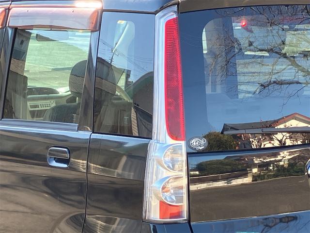 ステラ Ｌ　５速マニュアル　ＣＤオーディオ　キーレス　電動格納ミラー　キセノンライト　ドアバイザー　リアワイパー　ＡＢＳ　ダブルエアバッグ　エアコン　パワステ　パワーウインドウ　ワンオーナー車　純正１４インチＡＷ（19枚目）