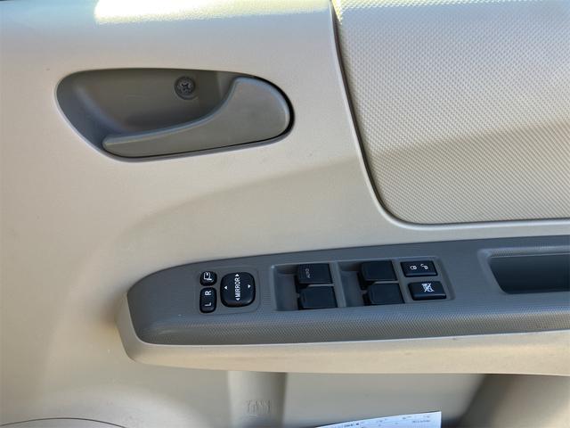 ステラ Ｌ　５速マニュアル　ＣＤオーディオ　キーレス　電動格納ミラー　キセノンライト　ドアバイザー　リアワイパー　ＡＢＳ　ダブルエアバッグ　エアコン　パワステ　パワーウインドウ　ワンオーナー車　純正１４インチＡＷ（73枚目）