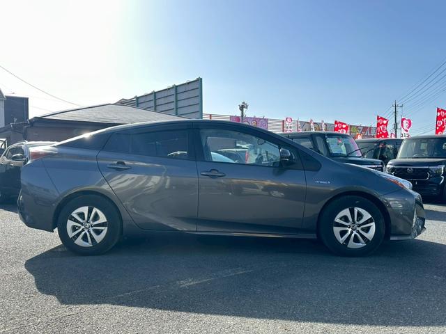 プリウス Ａ　電動格納ドアミラー・オートエアコン・ナビ・ｂｌｕｅｔｏｏｔｈ・ＣＤ・ＴＶ・ステアリングスイッチ・パワースイッチ・ＥＴＣ・バックカメラ・衝突軽減ブレーキ（5枚目）