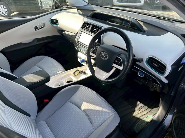 プリウス Ａ　電動格納ドアミラー・オートエアコン・ナビ・ｂｌｕｅｔｏｏｔｈ・ＣＤ・ＴＶ・ステアリングスイッチ・パワースイッチ・ＥＴＣ・バックカメラ・衝突軽減ブレーキ（12枚目）