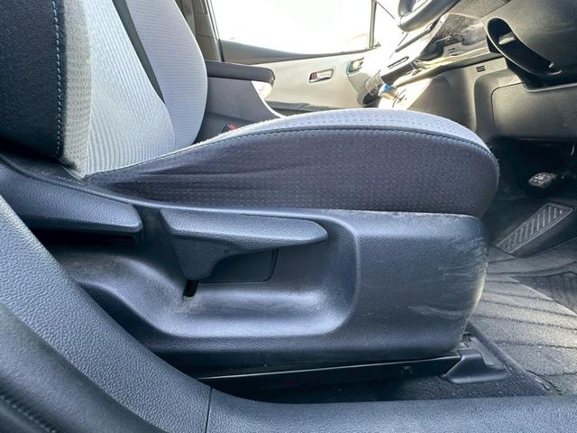 プリウス Ａ　電動格納ドアミラー・オートエアコン・ナビ・ｂｌｕｅｔｏｏｔｈ・ＣＤ・ＴＶ・ステアリングスイッチ・パワースイッチ・ＥＴＣ・バックカメラ・衝突軽減ブレーキ（14枚目）