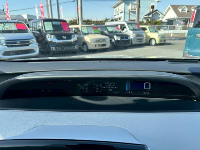 プリウス Ａ　電動格納ドアミラー・オートエアコン・ナビ・ｂｌｕｅｔｏｏｔｈ・ＣＤ・ＴＶ・ステアリングスイッチ・パワースイッチ・ＥＴＣ・バックカメラ・衝突軽減ブレーキ（32枚目）