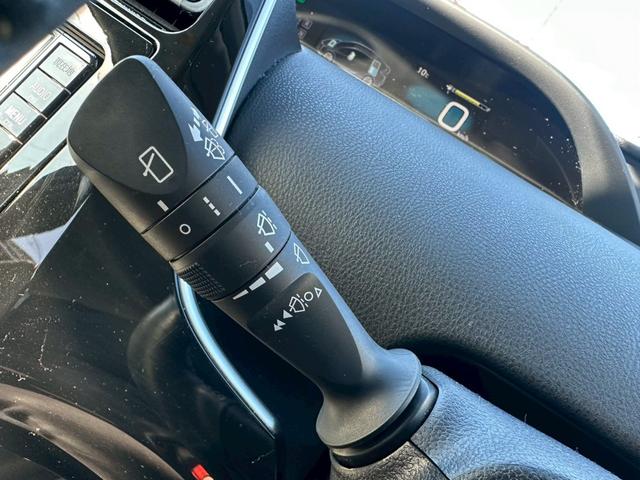 プリウス 　オート格納ドアミラー・オートエアコン・ステアリングスイッチ・純正ナビ・ＴＶ・Ｂｌｕｅｔｏｏｔｈ・ＣＤ・パワースイッチ・ＥＴＣ・バックカメラ・衝突軽減ブレーキ（29枚目）