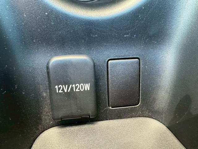 プリウス 　オート格納ドアミラー・オートエアコン・ステアリングスイッチ・純正ナビ・ＴＶ・Ｂｌｕｅｔｏｏｔｈ・ＣＤ・パワースイッチ・ＥＴＣ・バックカメラ・衝突軽減ブレーキ（49枚目）