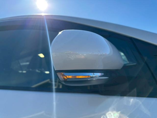 プリウス 　オート格納ドアミラー・オートエアコン・ステアリングスイッチ・純正ナビ・ＴＶ・Ｂｌｕｅｔｏｏｔｈ・ＣＤ・パワースイッチ・ＥＴＣ・バックカメラ・衝突軽減ブレーキ（52枚目）