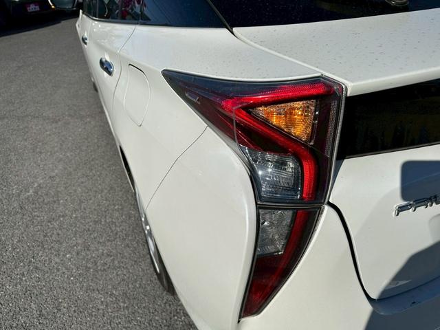 プリウス 　オート格納ドアミラー・オートエアコン・ステアリングスイッチ・純正ナビ・ＴＶ・Ｂｌｕｅｔｏｏｔｈ・ＣＤ・パワースイッチ・ＥＴＣ・バックカメラ・衝突軽減ブレーキ（56枚目）