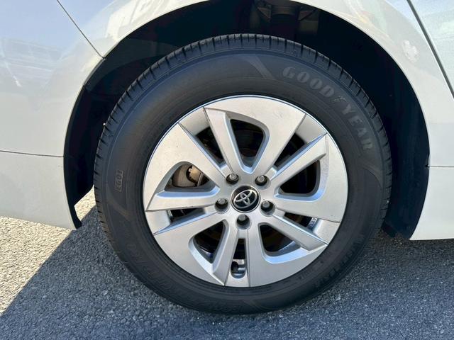 プリウス 　オート格納ドアミラー・オートエアコン・ステアリングスイッチ・純正ナビ・ＴＶ・Ｂｌｕｅｔｏｏｔｈ・ＣＤ・パワースイッチ・ＥＴＣ・バックカメラ・衝突軽減ブレーキ（57枚目）