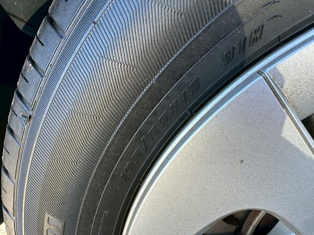 プリウス 　オート格納ドアミラー・オートエアコン・ステアリングスイッチ・純正ナビ・ＴＶ・Ｂｌｕｅｔｏｏｔｈ・ＣＤ・パワースイッチ・ＥＴＣ・バックカメラ・衝突軽減ブレーキ（58枚目）