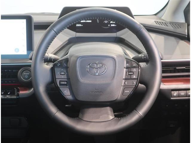 プリウス Ｚ　４ＷＤ　フルセグ　ミュージックプレイヤー接続可　バックカメラ　衝突被害軽減システム　ＥＴＣ　ＬＥＤヘッドランプ　記録簿（5枚目）