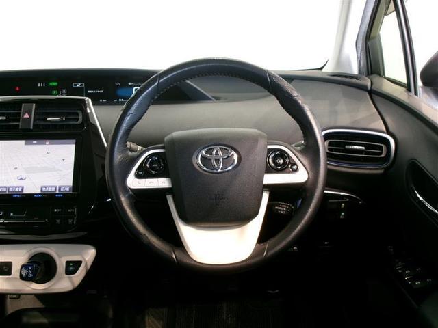 プリウス Ｓツーリングセレクション　フルセグ　メモリーナビ　ＤＶＤ再生　バックカメラ　衝突被害軽減システム　ＥＴＣ　ＬＥＤヘッドランプ　ワンオーナー　記録簿（5枚目）