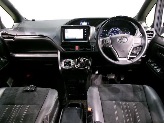 エスクァイア ハイブリッドＧｉプレミアムパッケジブラックテーラード　フルセグ　メモリーナビ　ＤＶＤ再生　後席モニター　バックカメラ　衝突被害軽減システム　ＥＴＣ　両側電動スライド　ＬＥＤヘッドランプ　乗車定員７人　３列シート　ワンオーナー　記録簿（4枚目）