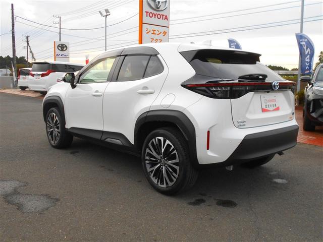 ヤリスクロス ハイブリッドＺ　ドライブレコーダ　インテリジェントキー　アルミホイル　ＬＥＤライト　クルーズコントロール　整備記録簿　横滑り防止システム　ナビＴＶ　メモリーナビゲーション　パワステ　オートエアコン　キーフリー　ＡＢＳ（4枚目）