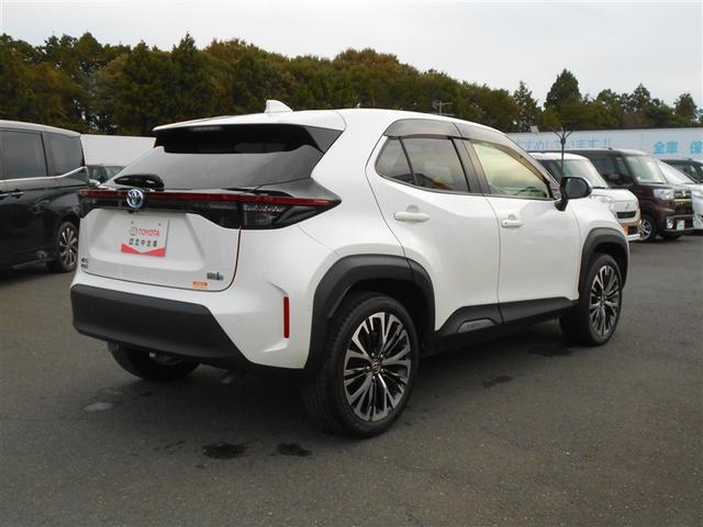 ヤリスクロス ハイブリッドＺ　ドライブレコーダ　インテリジェントキー　アルミホイル　ＬＥＤライト　クルーズコントロール　整備記録簿　横滑り防止システム　ナビＴＶ　メモリーナビゲーション　パワステ　オートエアコン　キーフリー　ＡＢＳ（6枚目）