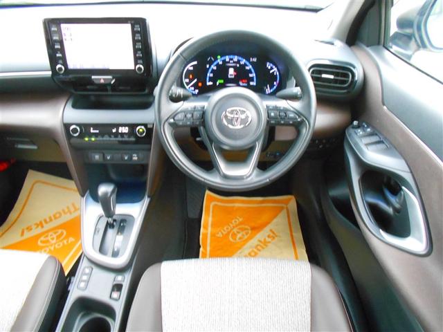 ヤリスクロス ハイブリッドＺ　ドライブレコーダ　インテリジェントキー　アルミホイル　ＬＥＤライト　クルーズコントロール　整備記録簿　横滑り防止システム　ナビＴＶ　メモリーナビゲーション　パワステ　オートエアコン　キーフリー　ＡＢＳ（9枚目）