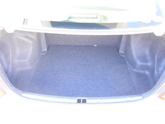 カローラアクシオ １．５Ｇ　横滑り防止装置　衝突軽減システム　ＥＴＣ付き　イモビ　スマートキー　ワンセグテレビ　サイドエアバック　キーレスエントリー　点検記録簿　オートエアコン　ＡＢＳ　デュアルエアバック　メモリナビ　エアバッグ（12枚目）